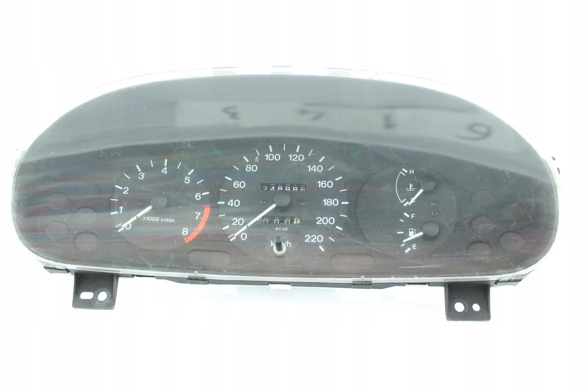 Nopeusmittari Mazda 323 C5FC/PLK07B Käytetty