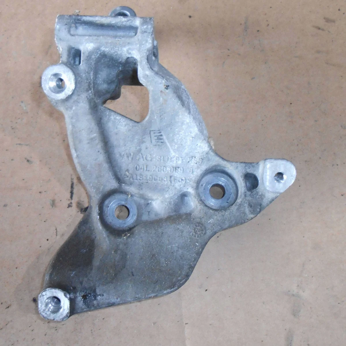 VW T6.1 Crafter AC Pump & Alternator Bracket
