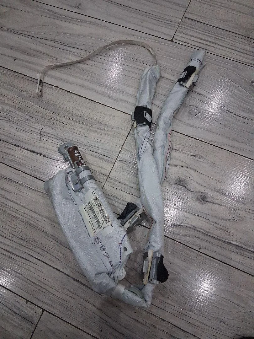Rideau d'air gauche Peugeot 2008 9804092380