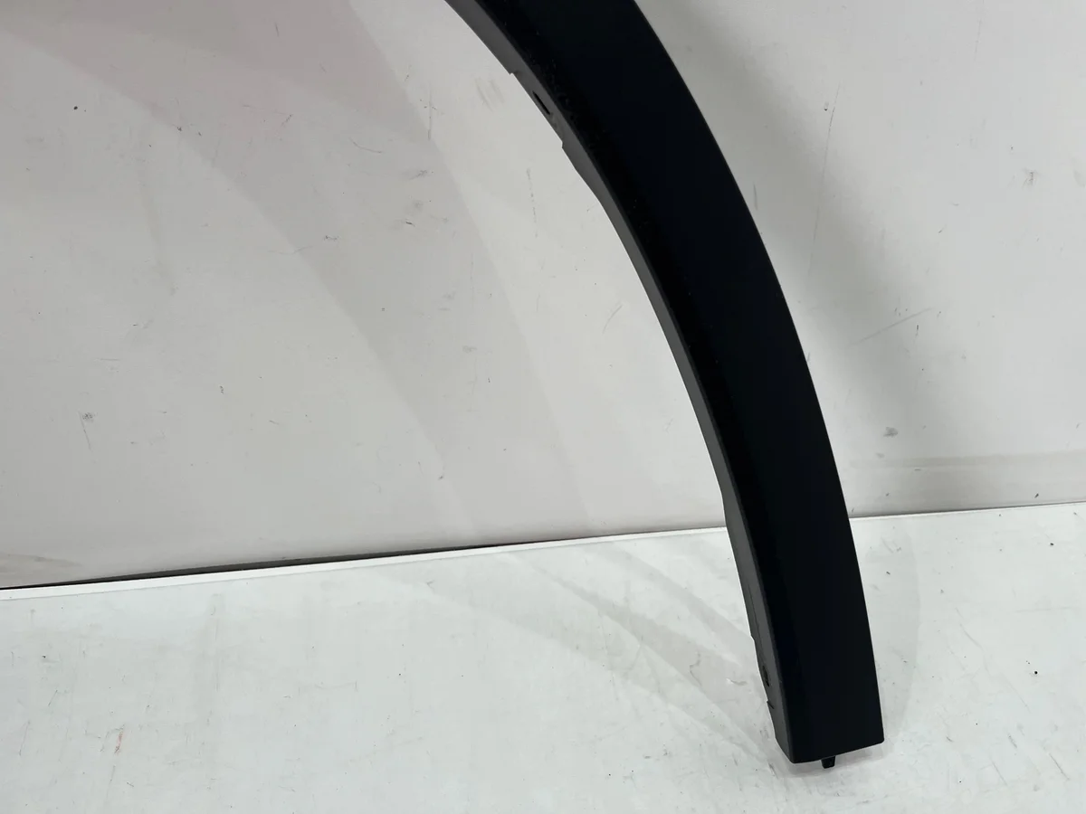 BMW X1 U11 lokasuojan lista eteen vasen image 5