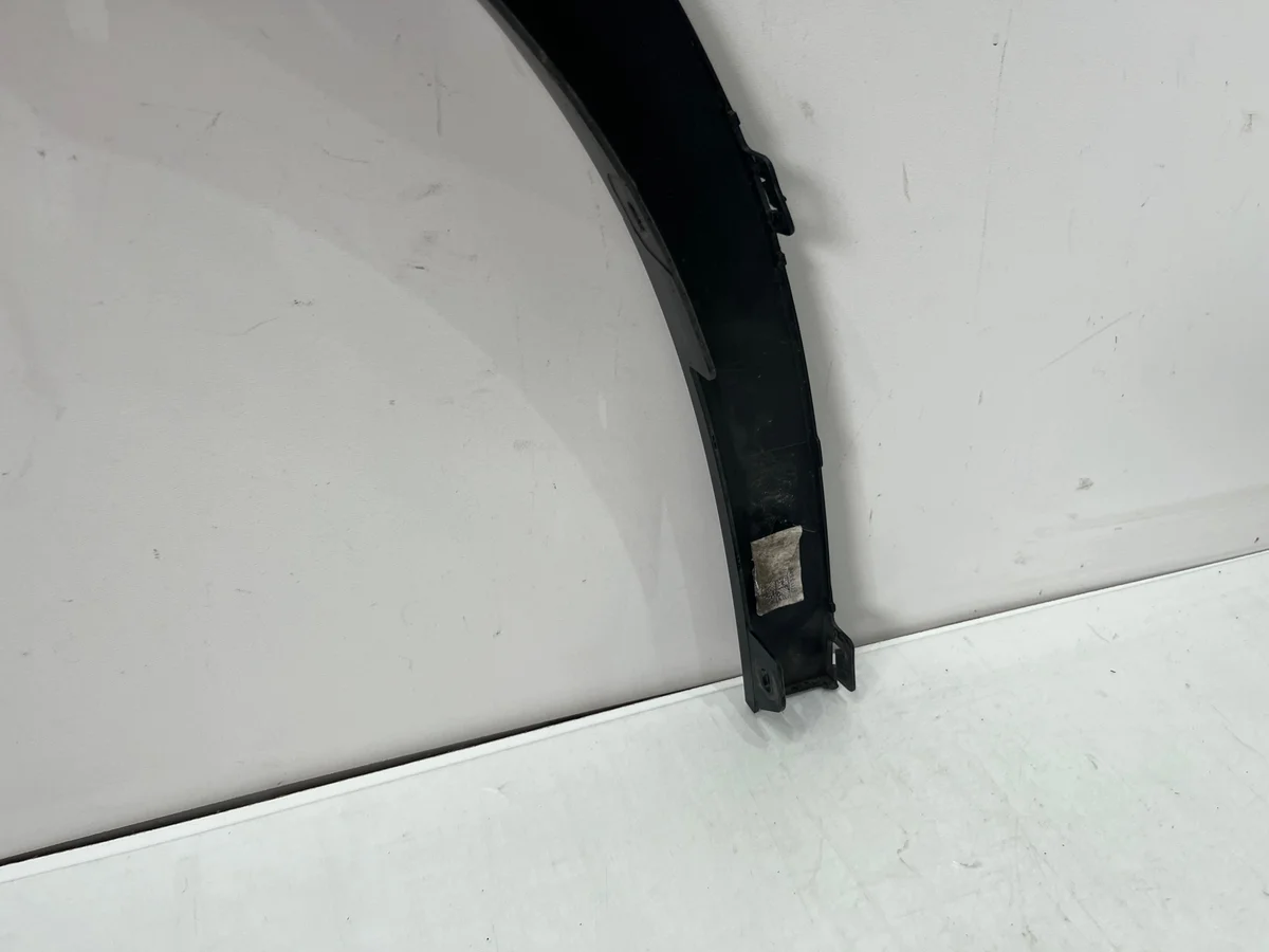 BMW X1 U11 lokasuojan lista eteen vasen image 10
