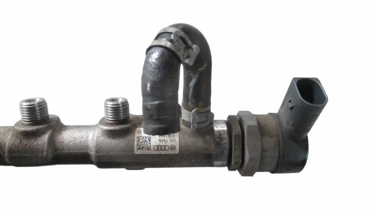 Einspritzleiste VW Passat B7 03L089N image 3
