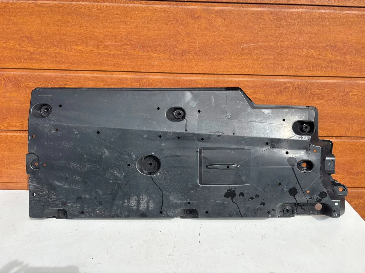 Toyota 581650D120 Cache inférieur droit