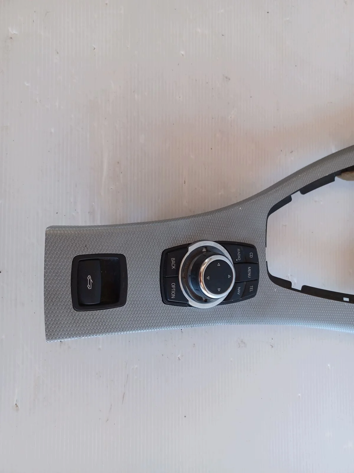BMW E90 E91 E92 E93 Keskikonsoli iDrive image 3