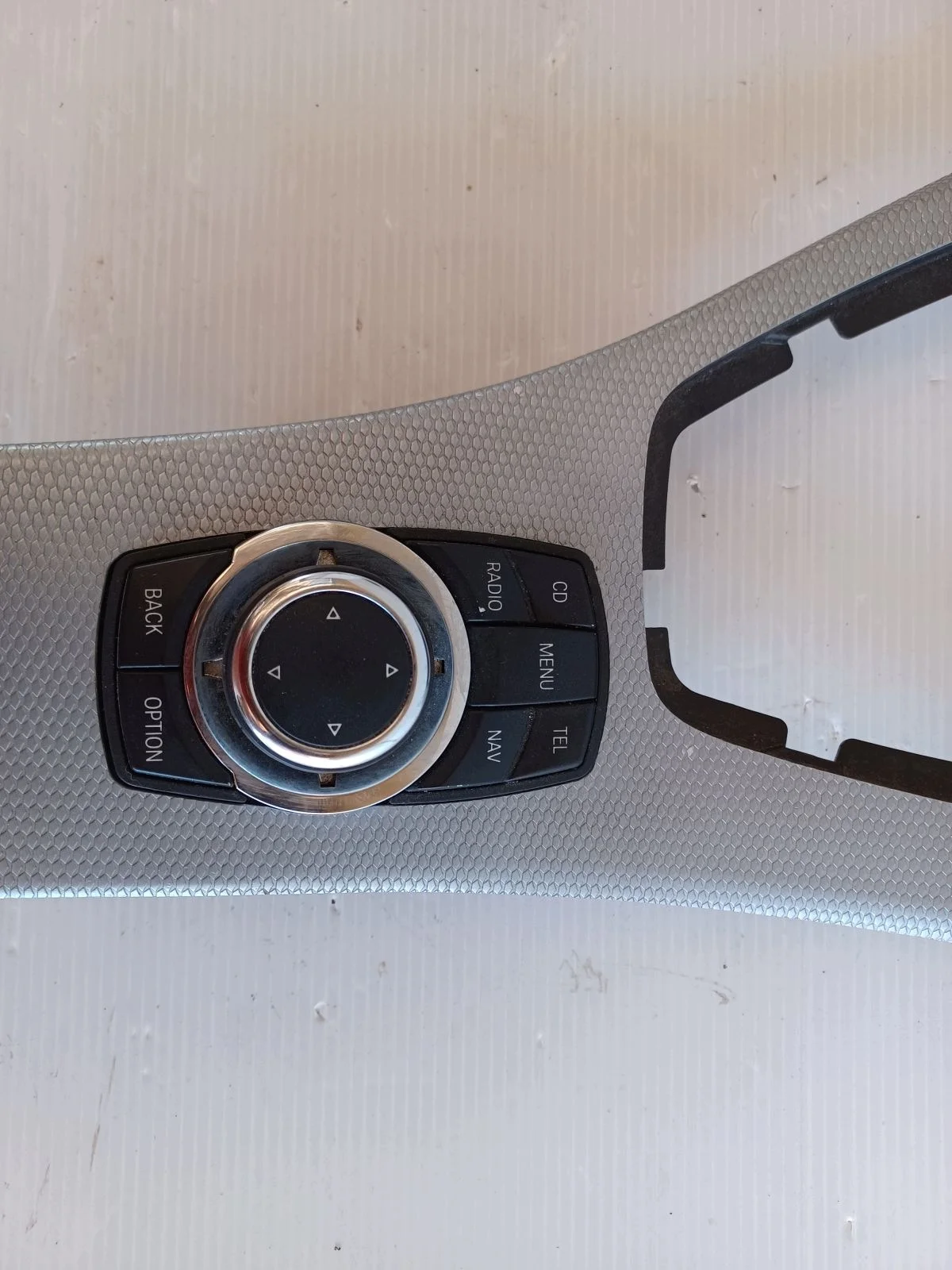 BMW E90 E91 E92 E93 Keskikonsoli iDrive image 4