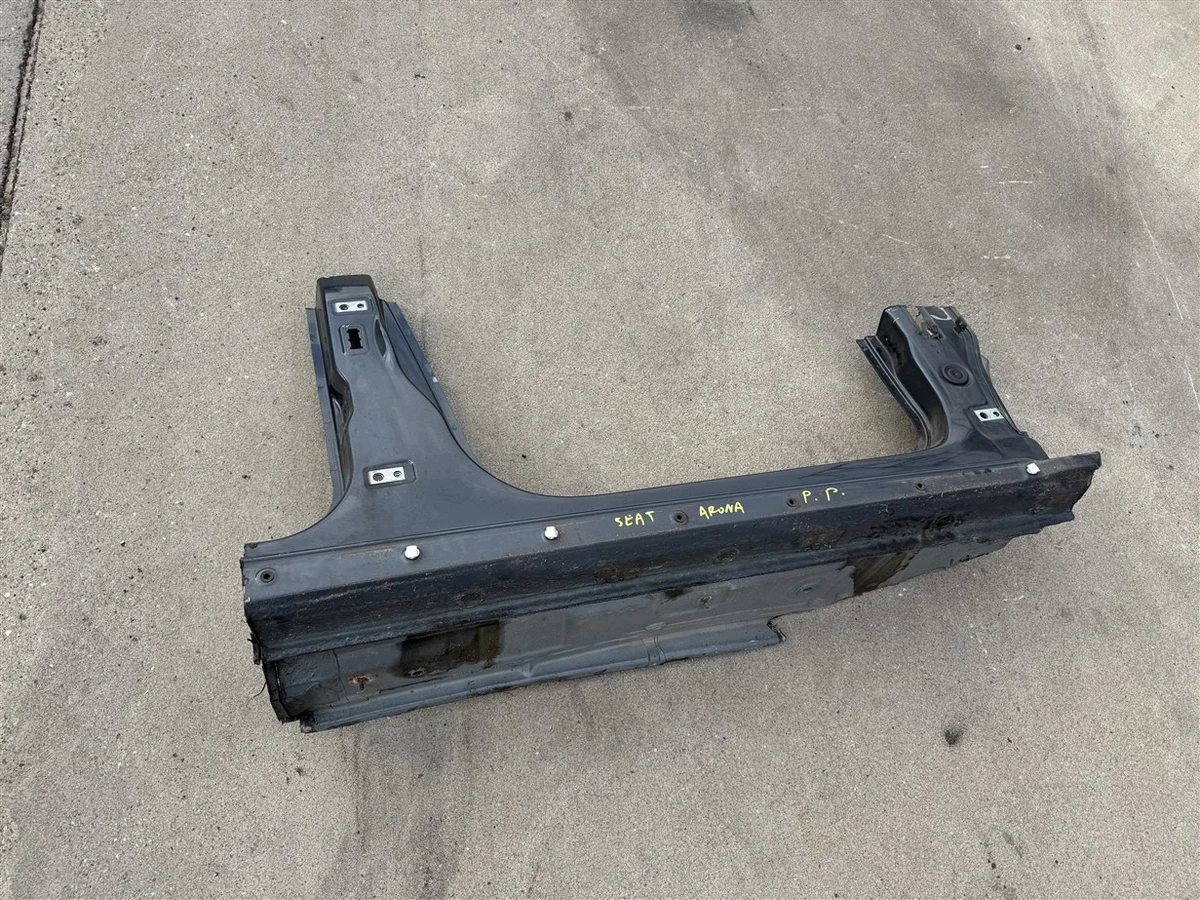 SEAT ARONA 17-24 kynnyspelti oikea LS7H