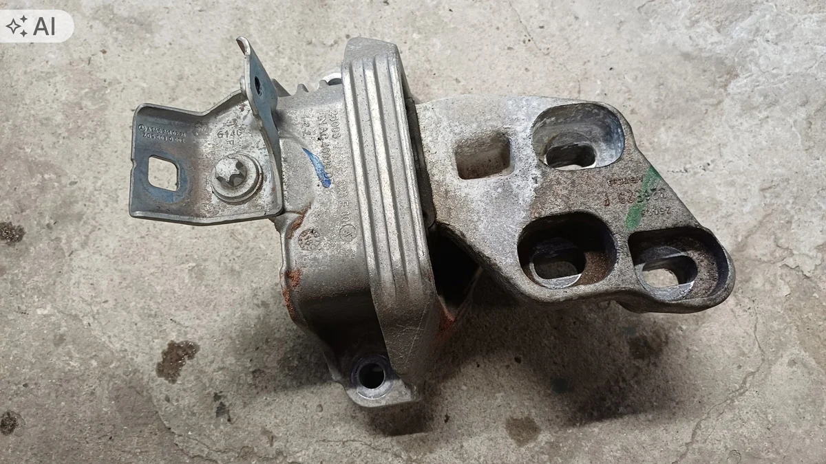 Motorfäste Infiniti QX30 2.2 D A2462400617