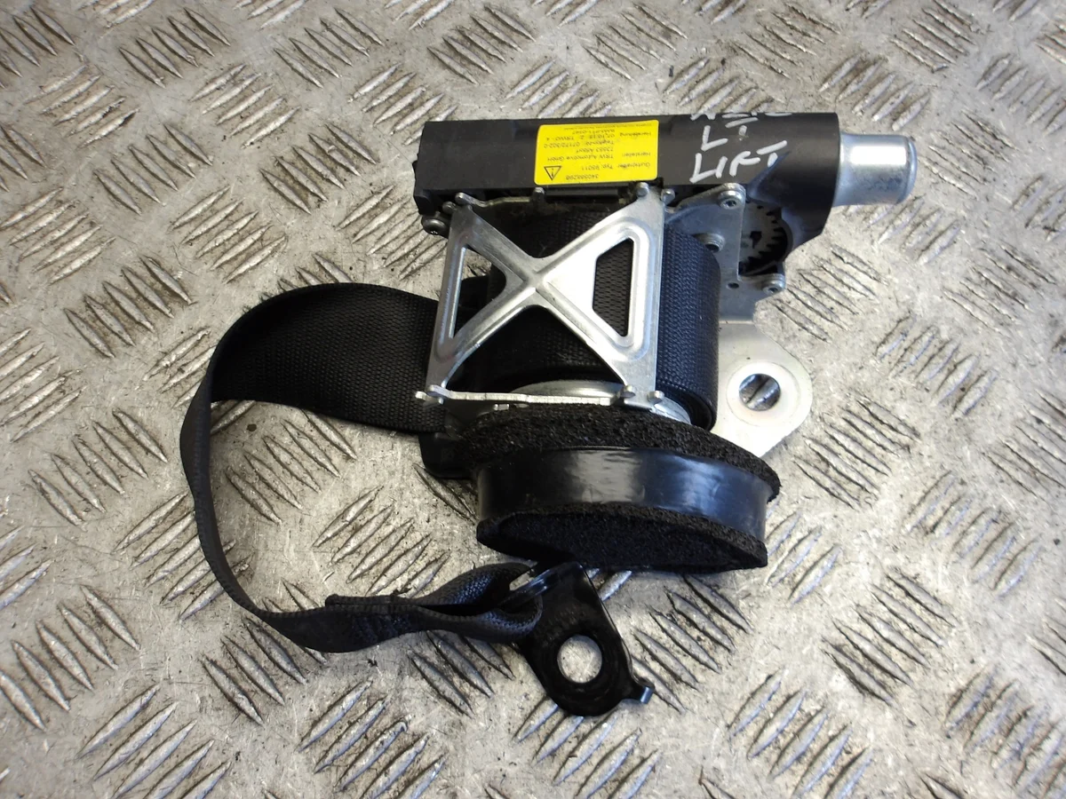 Mercedes E-Klasse W212 Gurtstraffer hinten links