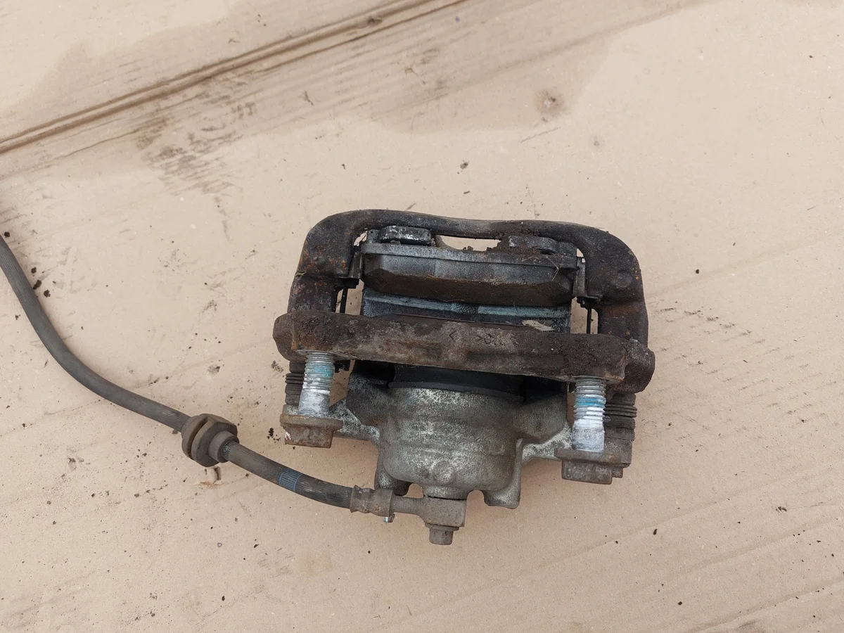Bremssattel Rechts Vorne Opel Zafira C 13372770 image 3