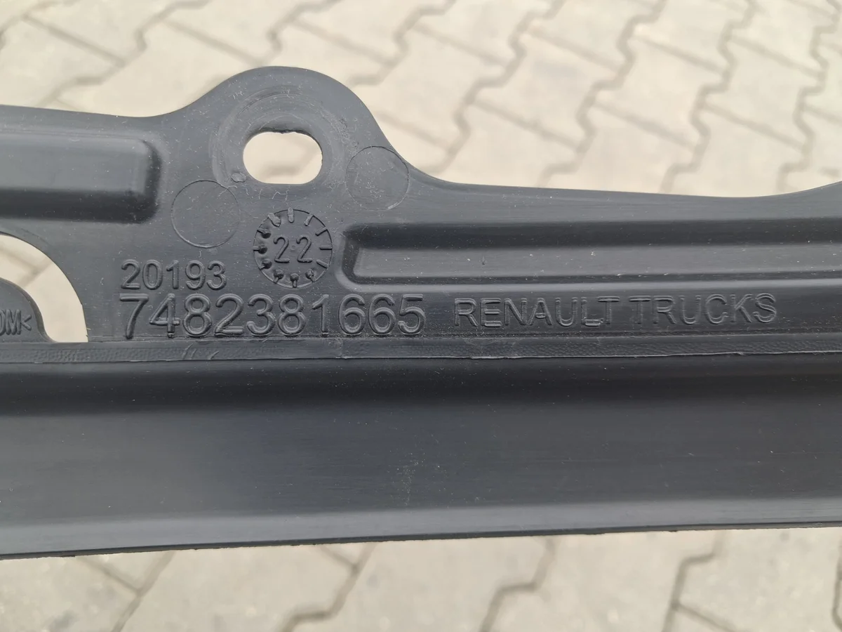 Cache droit capot Renault T 7482381665 image 3