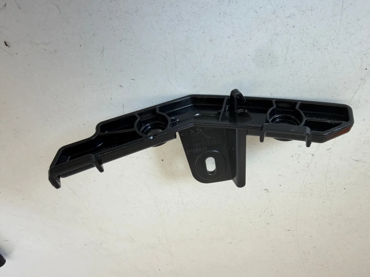 BMW X1 U11/U12 Halterung Stoßfänger vorne links unten image 3