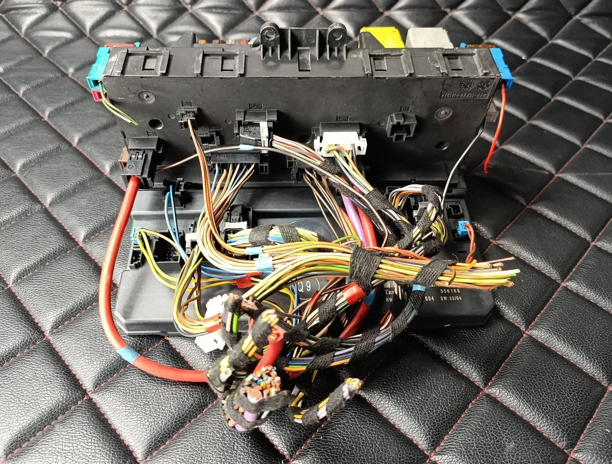 Caixa de Fusíveis Mercedes-Benz Vito W639 A6395450401