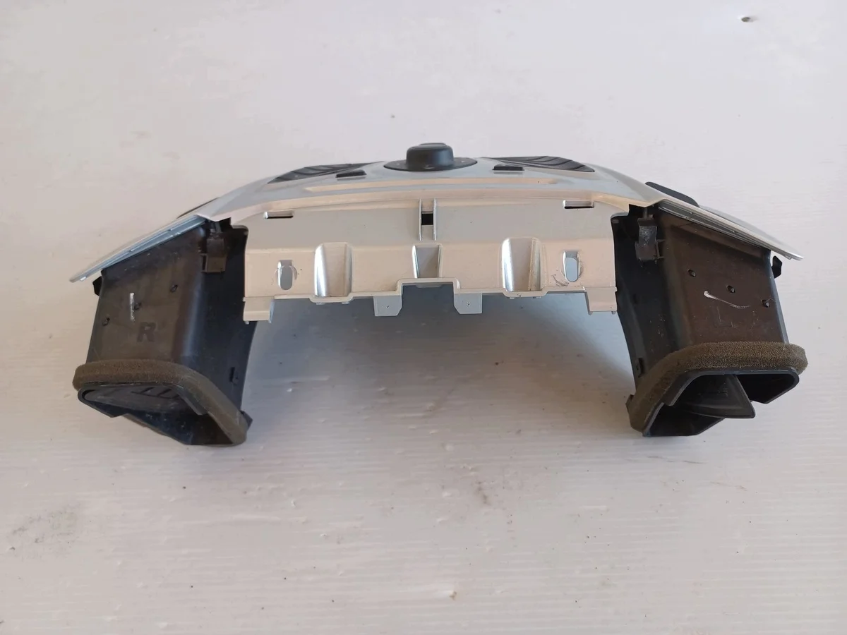 Ford Fiesta Mk7 Radioblende Lüftungsgitter image 3