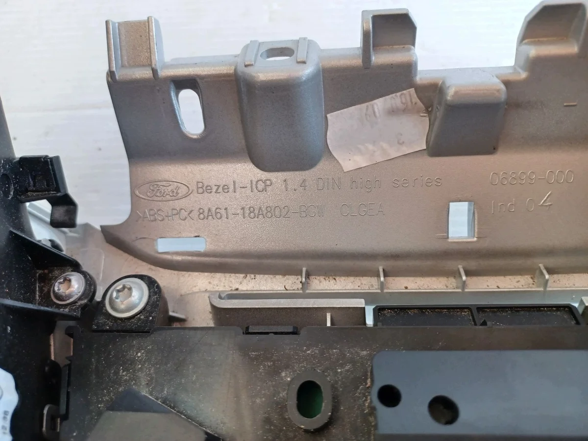 Ford Fiesta Mk7 Radioblende Lüftungsgitter image 6