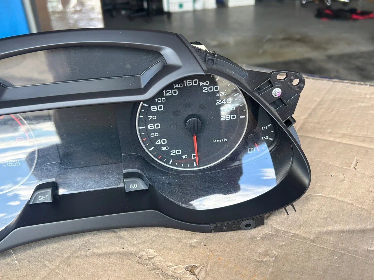 Audi A4 B8 2.0 TDI Tacho 8K0920930C image 3