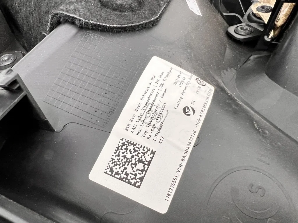 VW Tiguan II 5NA Türverkleidung rechts hinten image 6