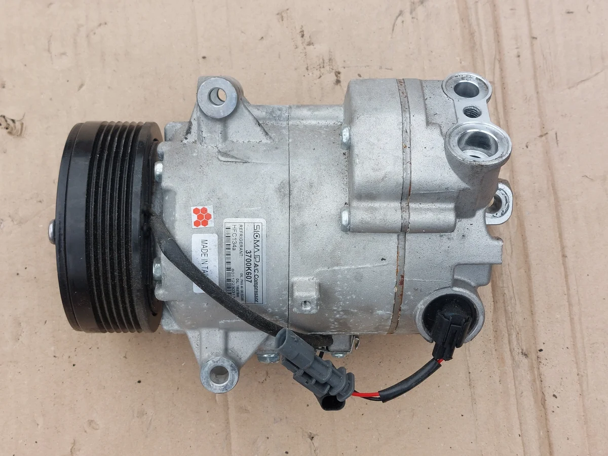 Ilmastoinnin kompressori Opel Zafira C Astra J