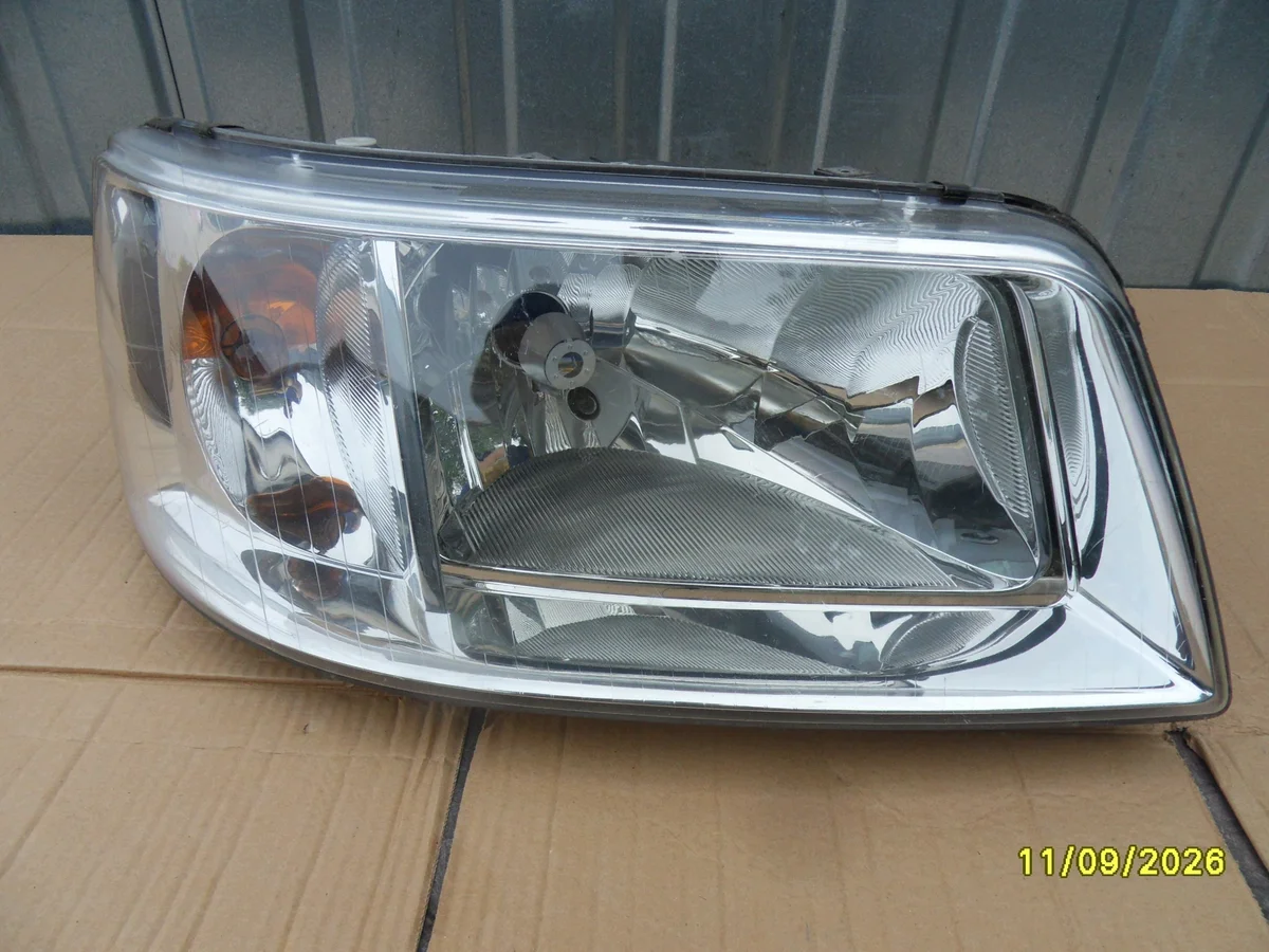 Strålkastare Höger VW Transporter T5 7H1941016S