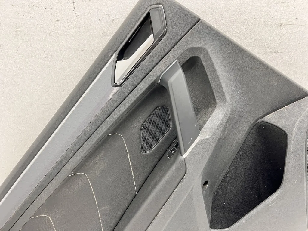 VW Tiguan II 5NA Türverkleidung links hinten image 3