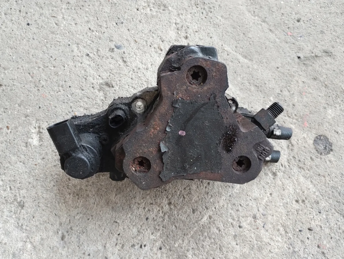 Mercedes-Benz Fuel Pump A6480700001 Used