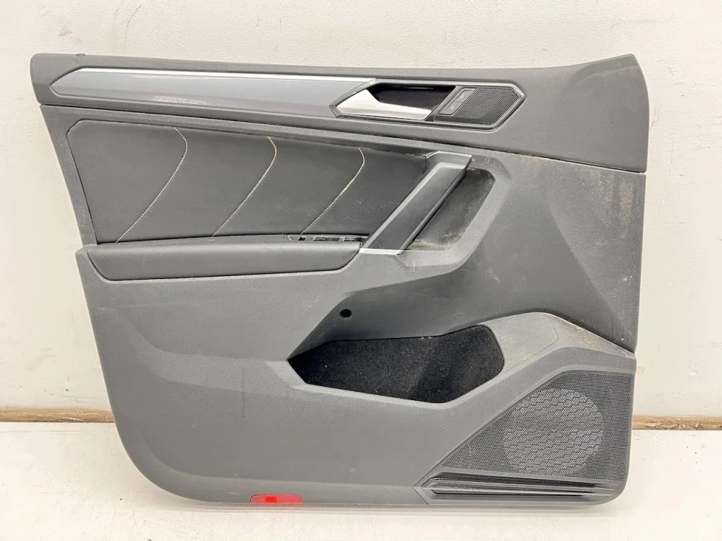 VW Tiguan II dörrpanel vänster fram