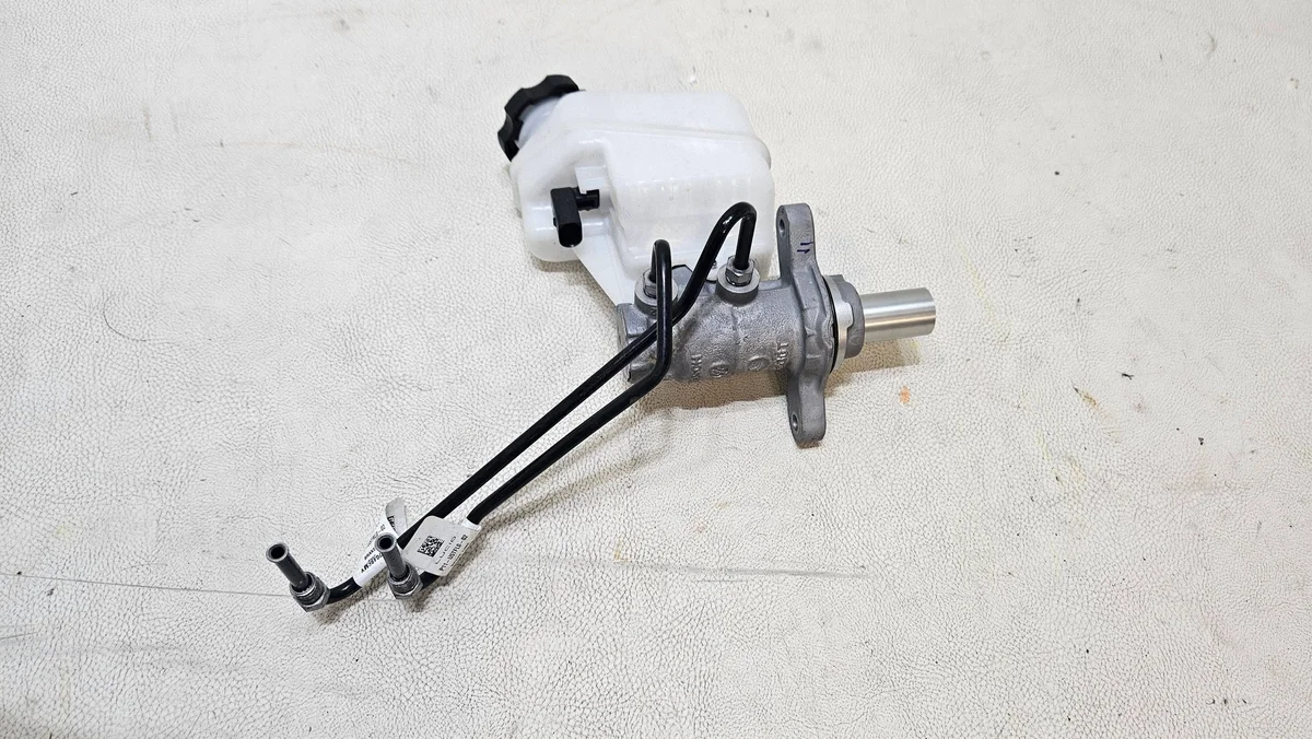 Pompe réservoir frein LUCID P11U5TRL002 occasion