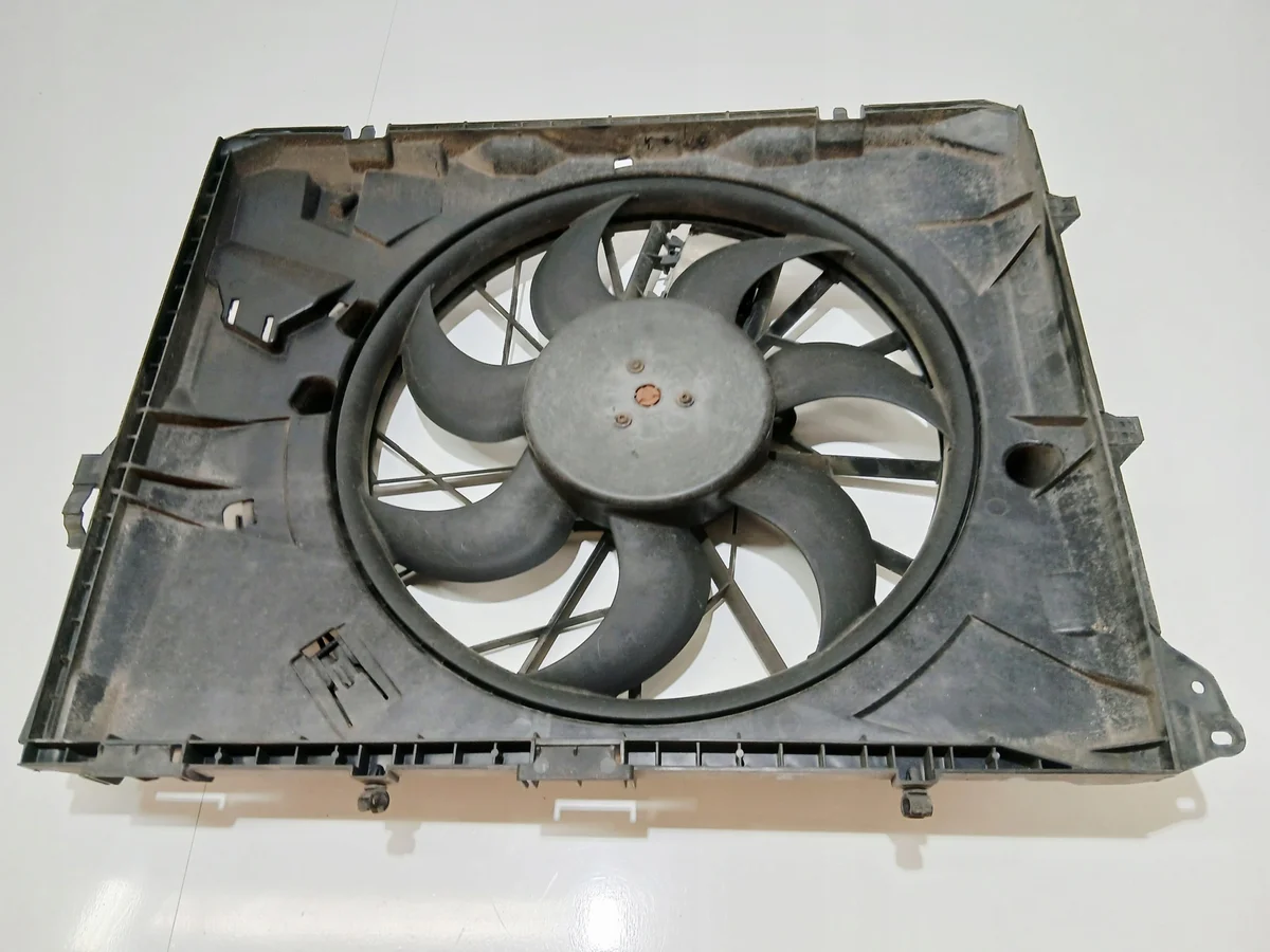 BMW 3 E90 E91 E92 E93 Fan Used image 4