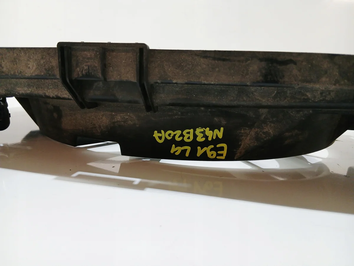 BMW 3 E90 E91 E92 E93 Fan Used image 5