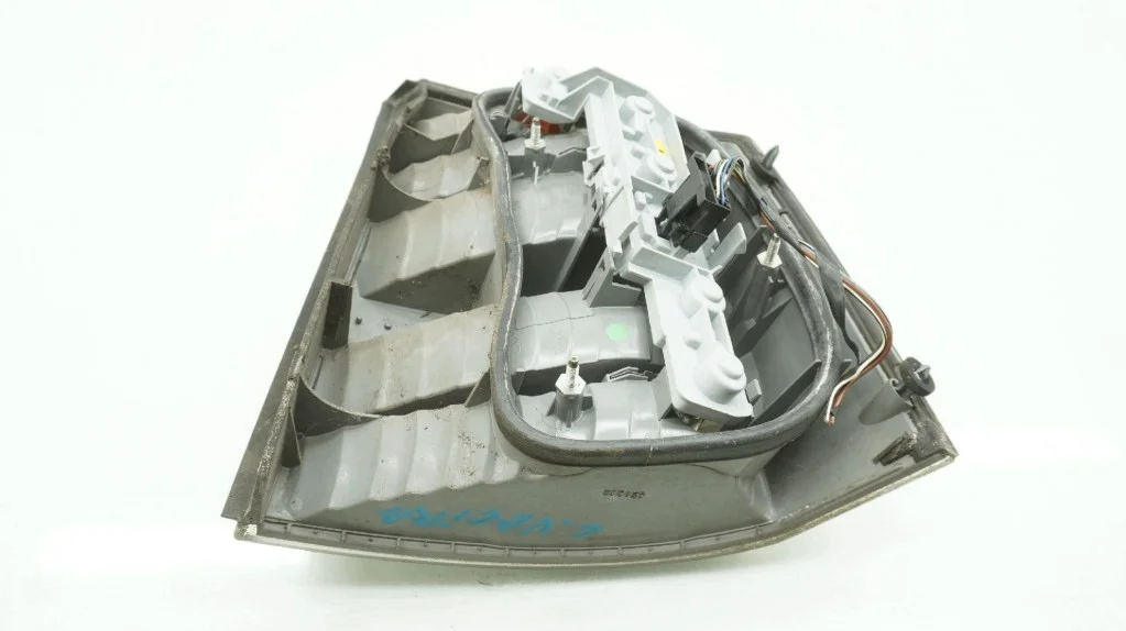 Opel Vectra C Rear Left Tail Light Used image 3