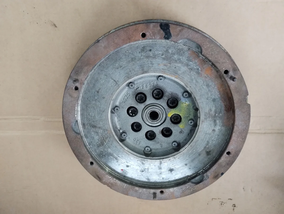 Volante Bimassa Schaeffler LuK 415 0660 10 Usado
