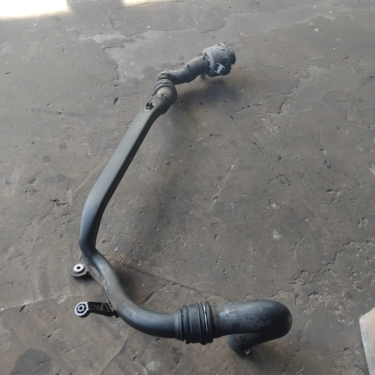 Tubo Intercooler VW Golf V 1K0145762AR Usado