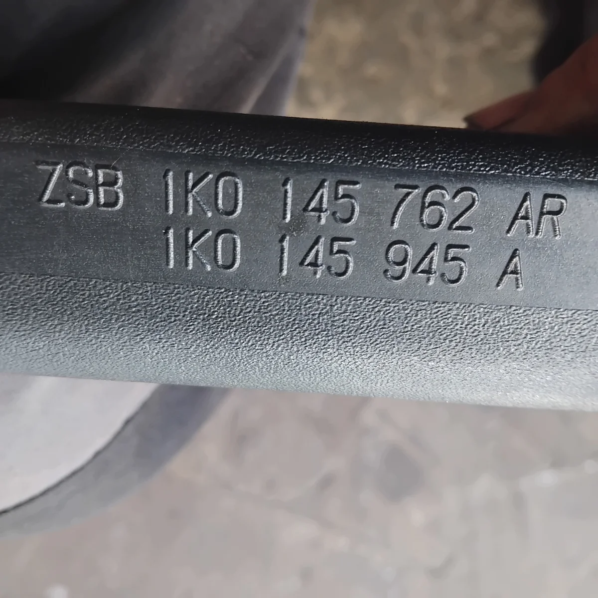 Tubo Intercooler VW Golf V 1K0145762AR Usado image 6