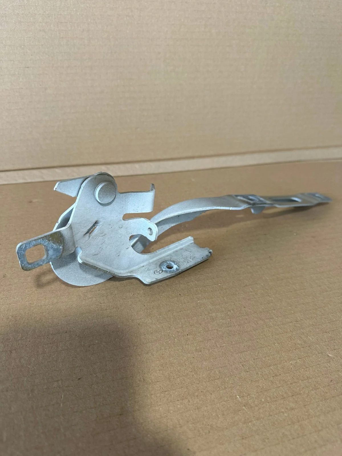 Bisagra Capó Izquierda Peugeot Expert III 9823133980