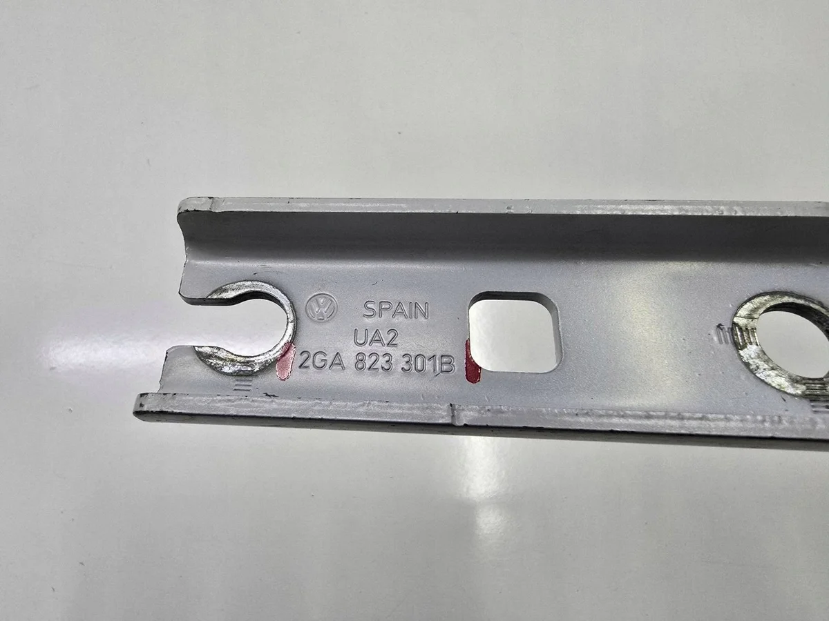 Dobradiça Capô VW T-Roc 2GA Esquerda OEM image 4