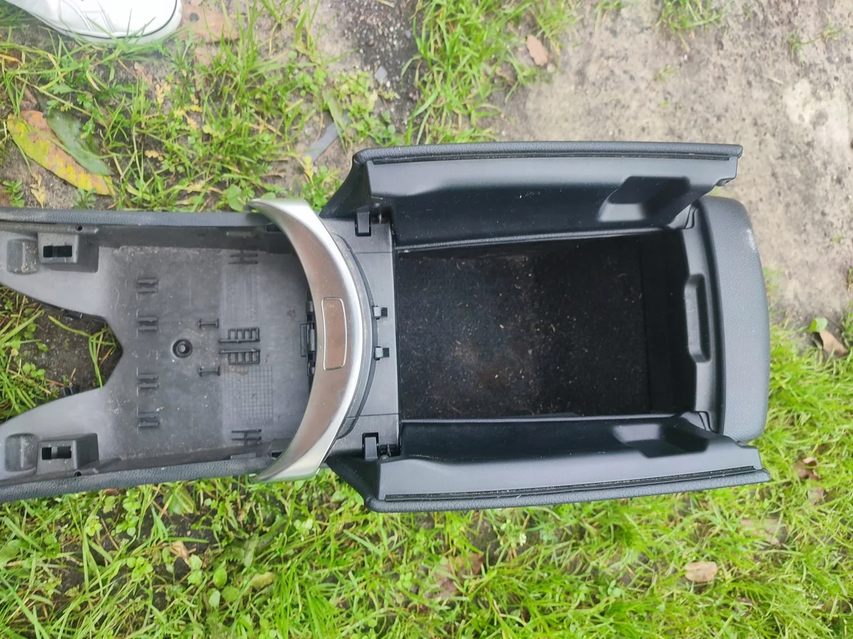 Mercedes C W205 Armleuning Middenconsole image 3