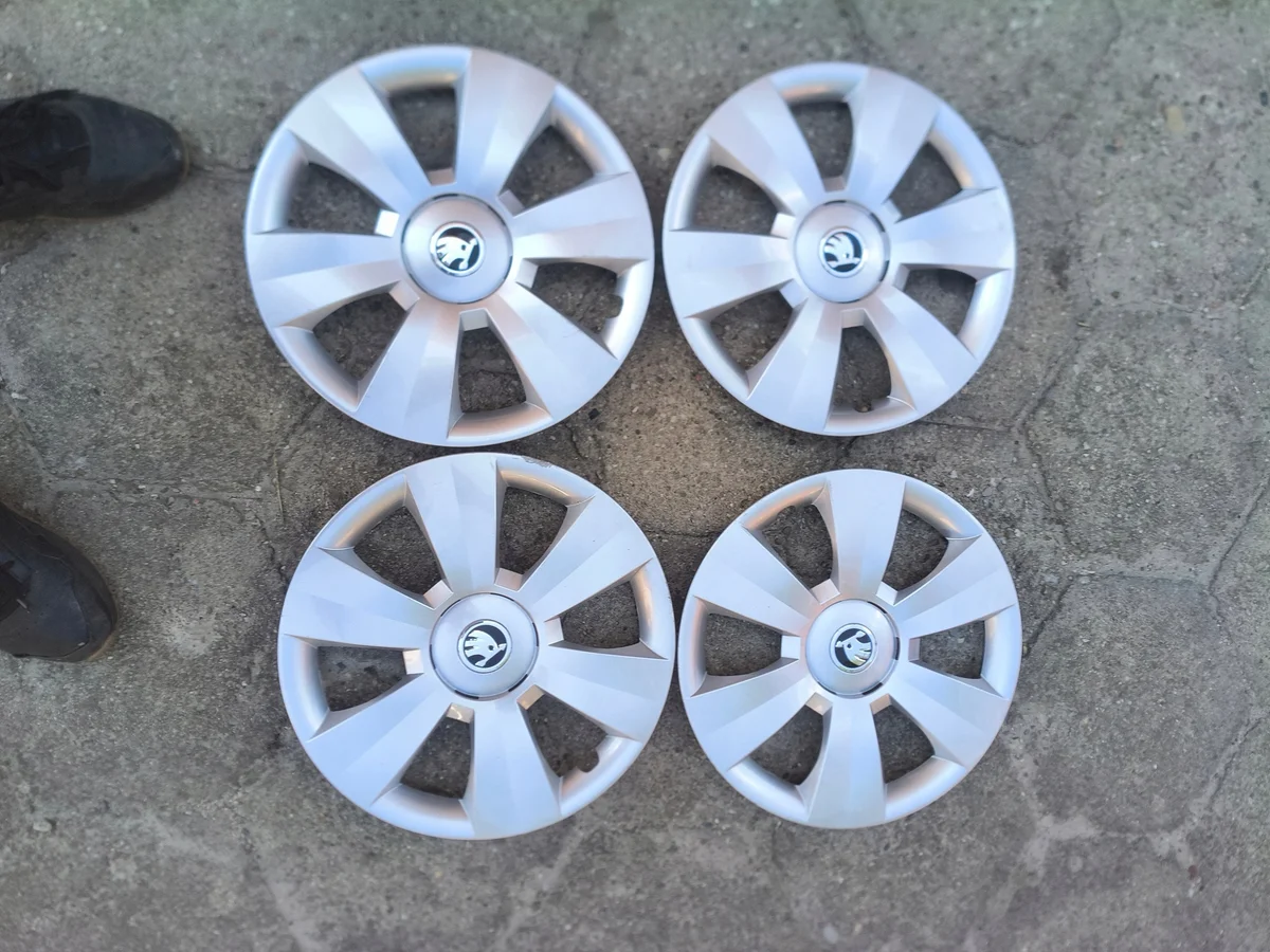 Tapacubos Skoda Fabia III Superb II 15" 6V0601147C
