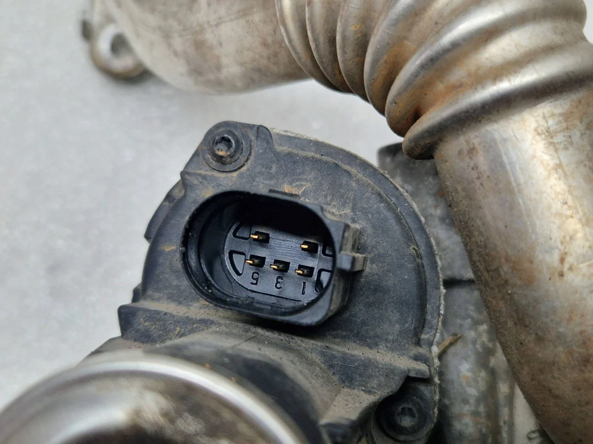 Refroidisseur EGR Skoda Octavia Mk2 03L131512AT image 7