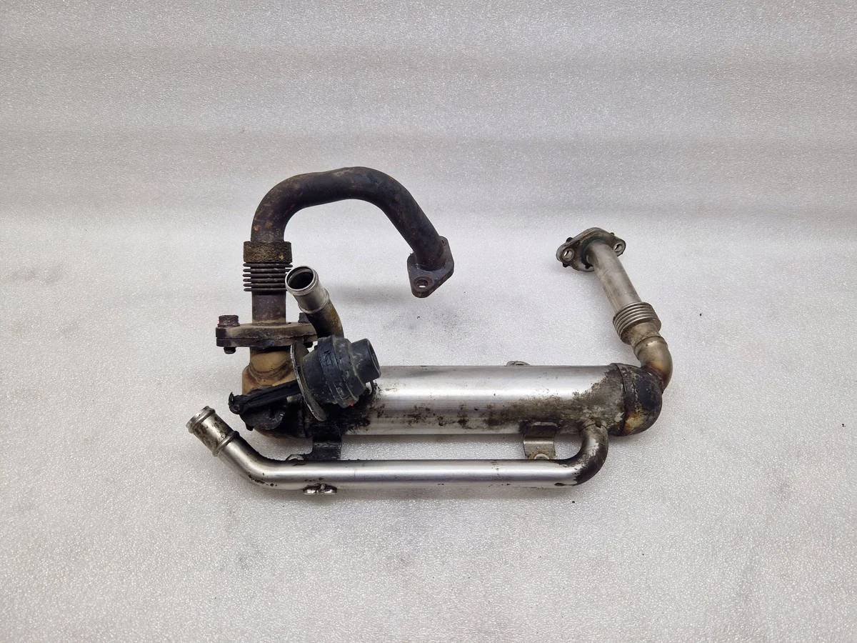 Radiador de Gases VW 03G131512AA Usado