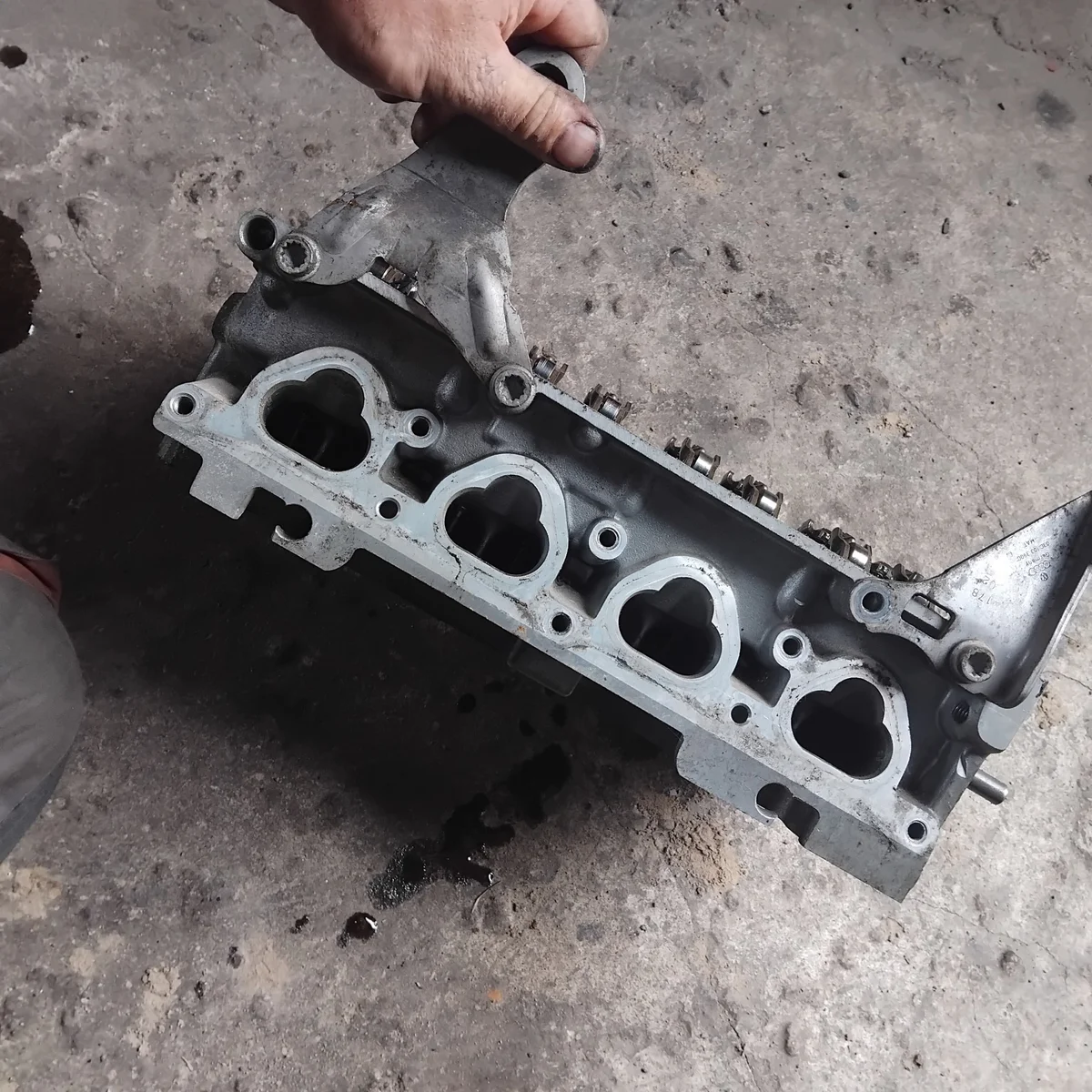 Cilinderkop VW Seat Ibiza 1.6 FSI 03c103373H/G thumbnail 5