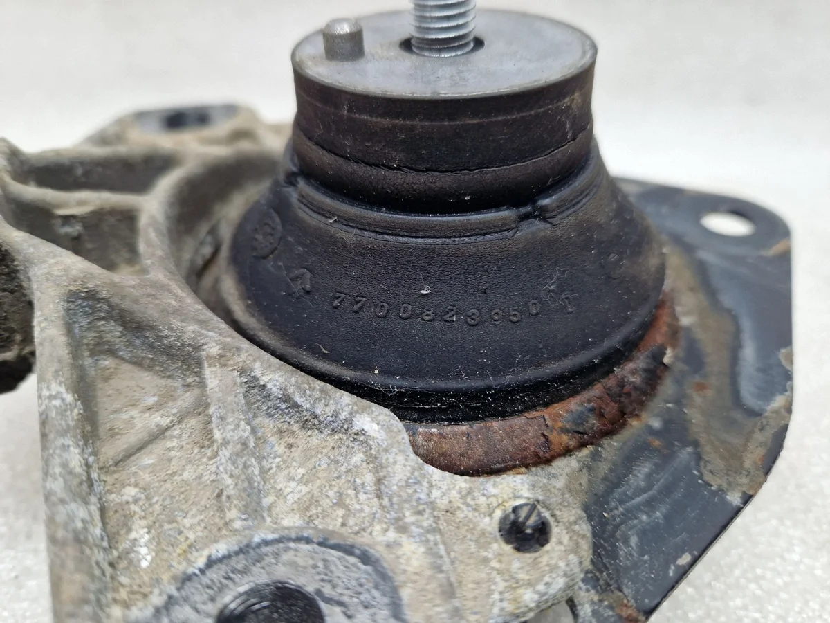 Suporte Motor Renault Laguna I 7700823950D