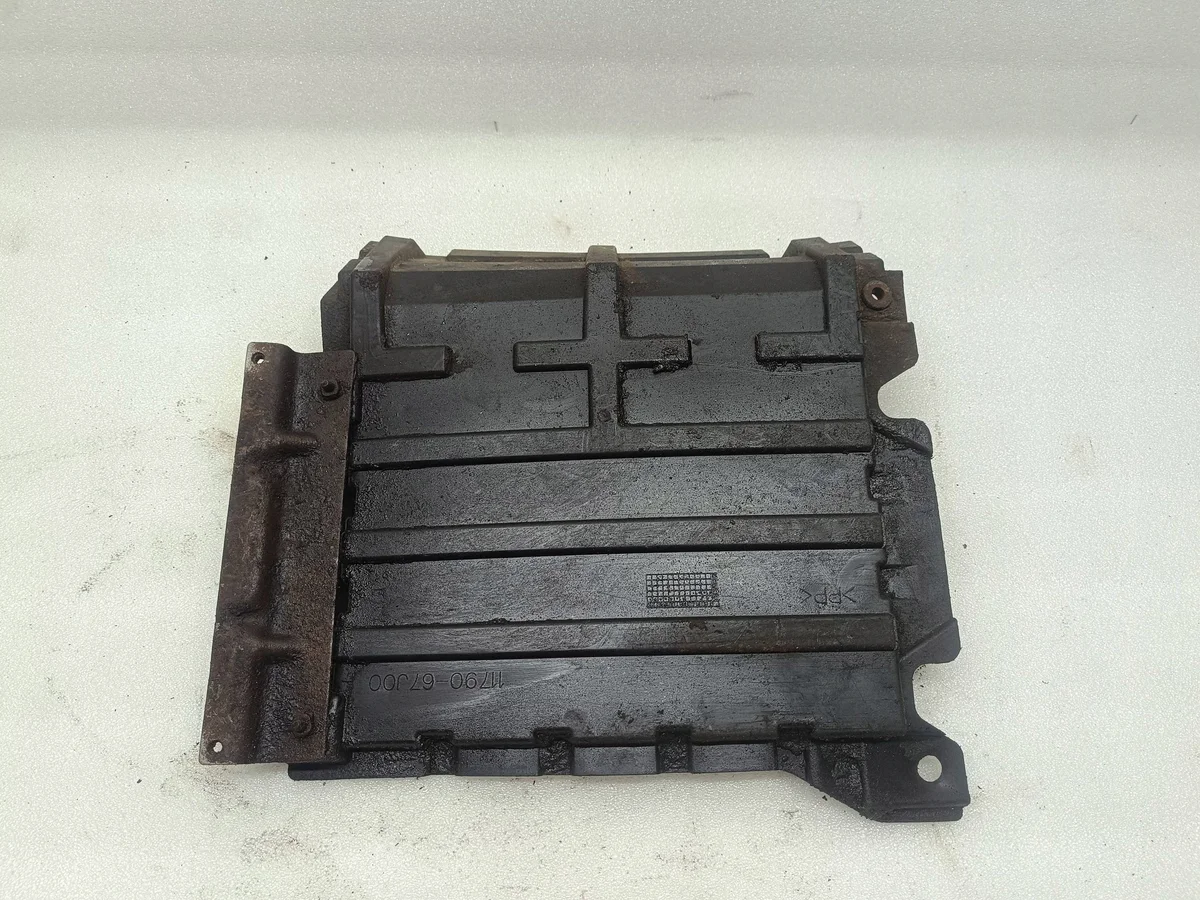 Suzuki Grand Vitara II Teil Unterboden 1179067J00 image 3