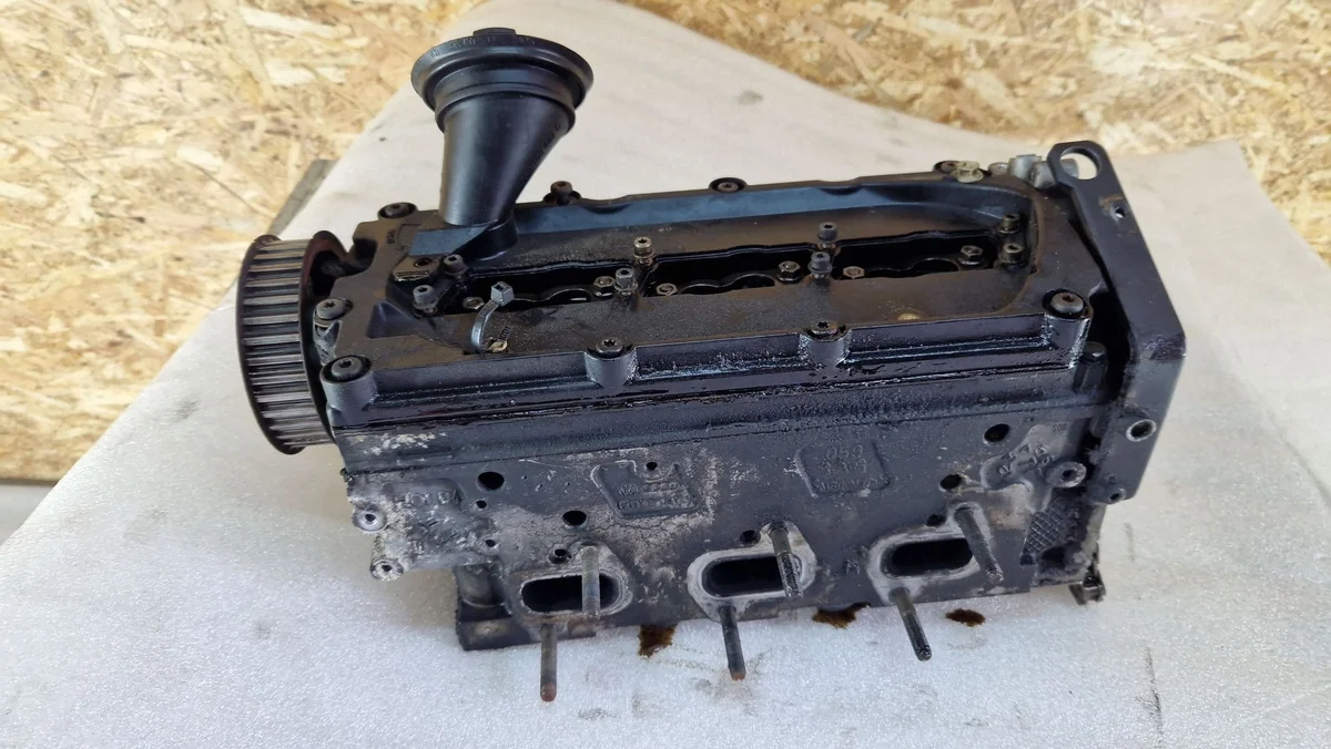 Audi A6 S6 C6 4F Zylinderkopf Vorderseite