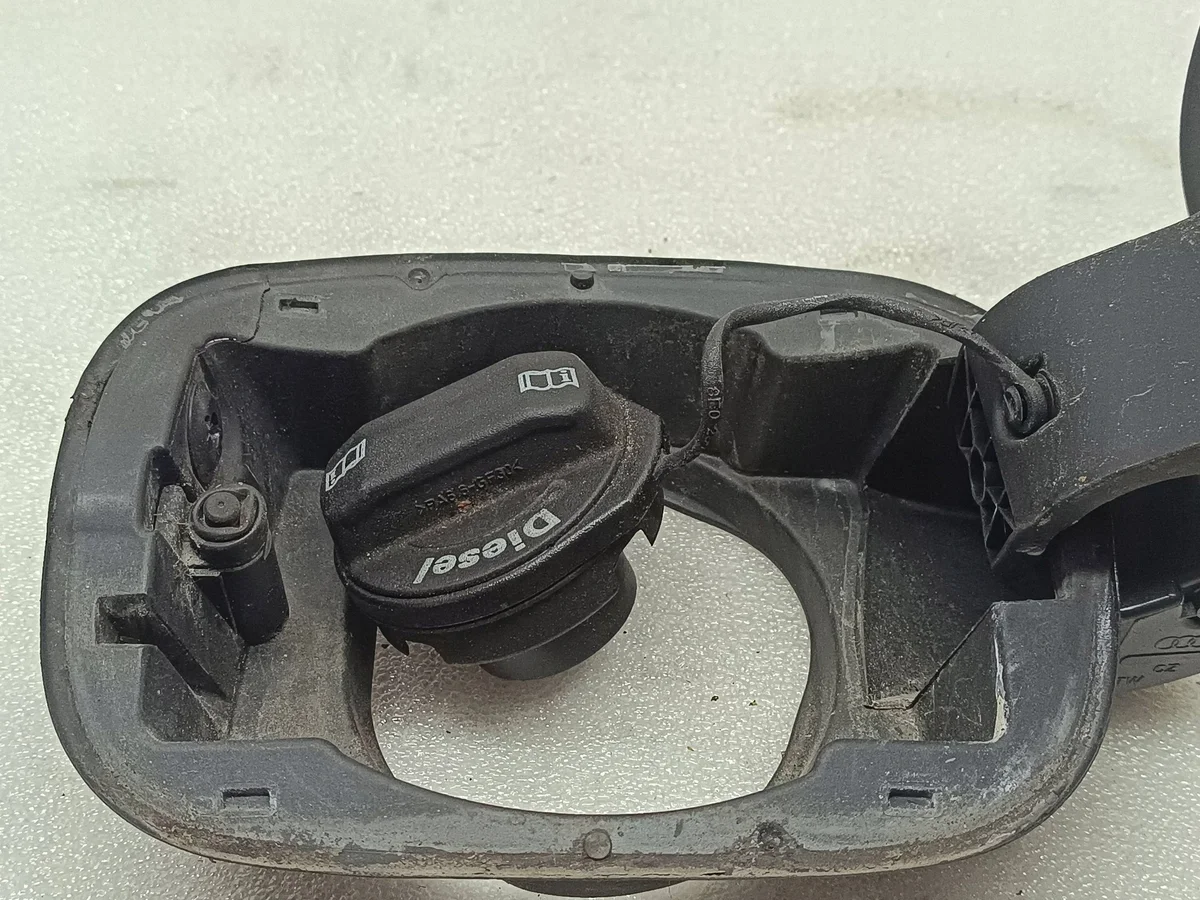 Audi A6 S6 C6 4F 2006 Trappe carburant image 4