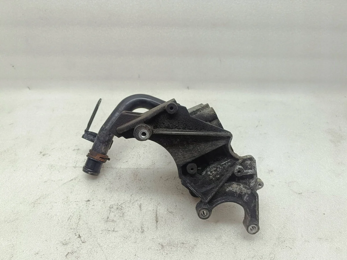 Support pompe direction assistée Audi A6 4F2 image 3