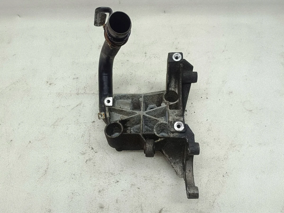 Support pompe direction assistée Audi A6 4F2 image 4