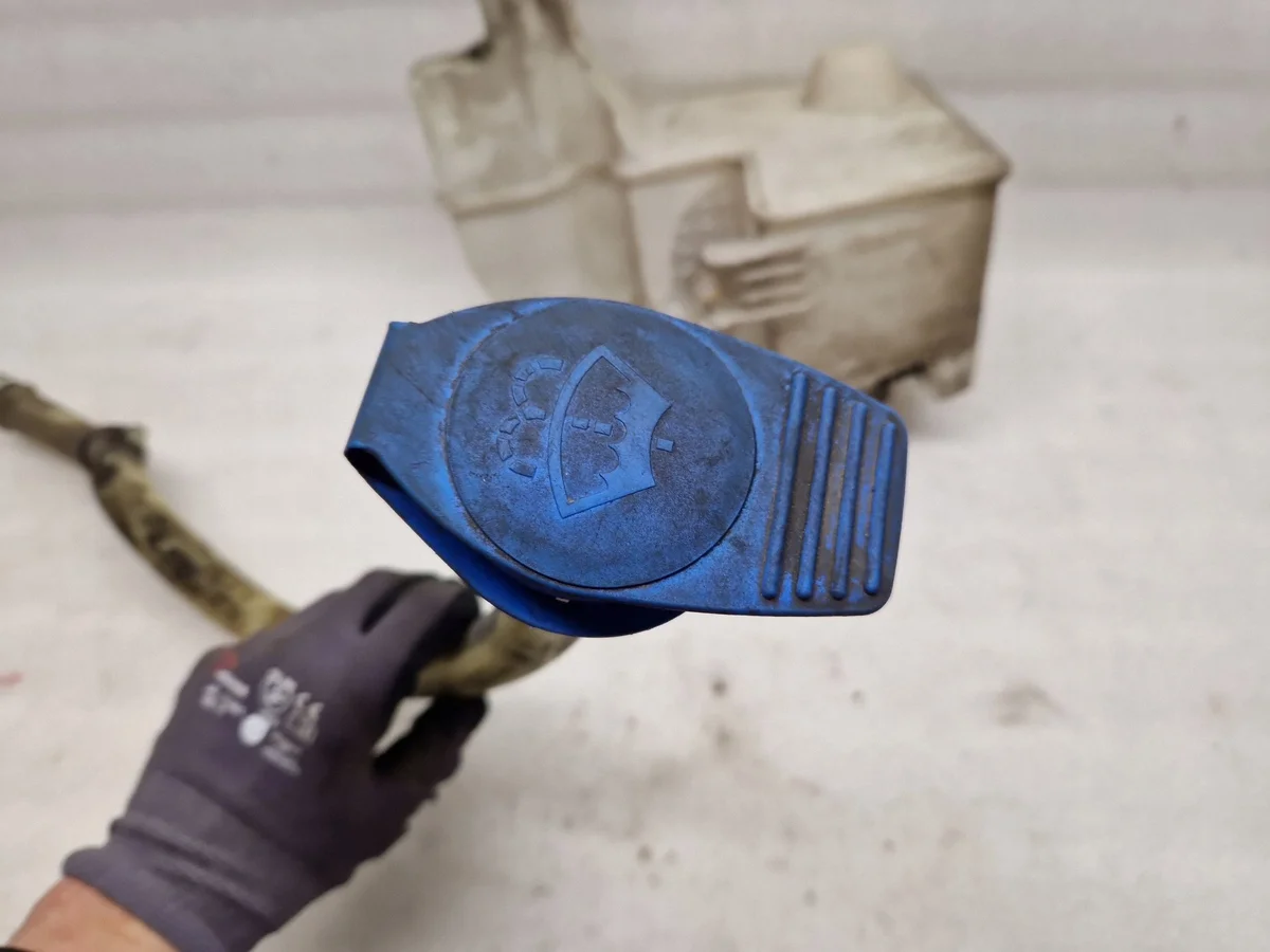 VW Transporter T5 Washer Bottle ISA16755 thumbnail 1