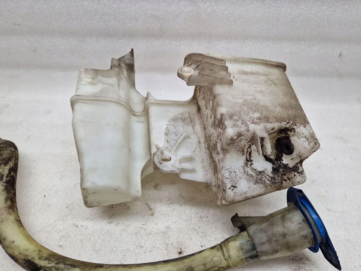 VW Transporter T5 Washer Bottle ISA16755 thumbnail 3