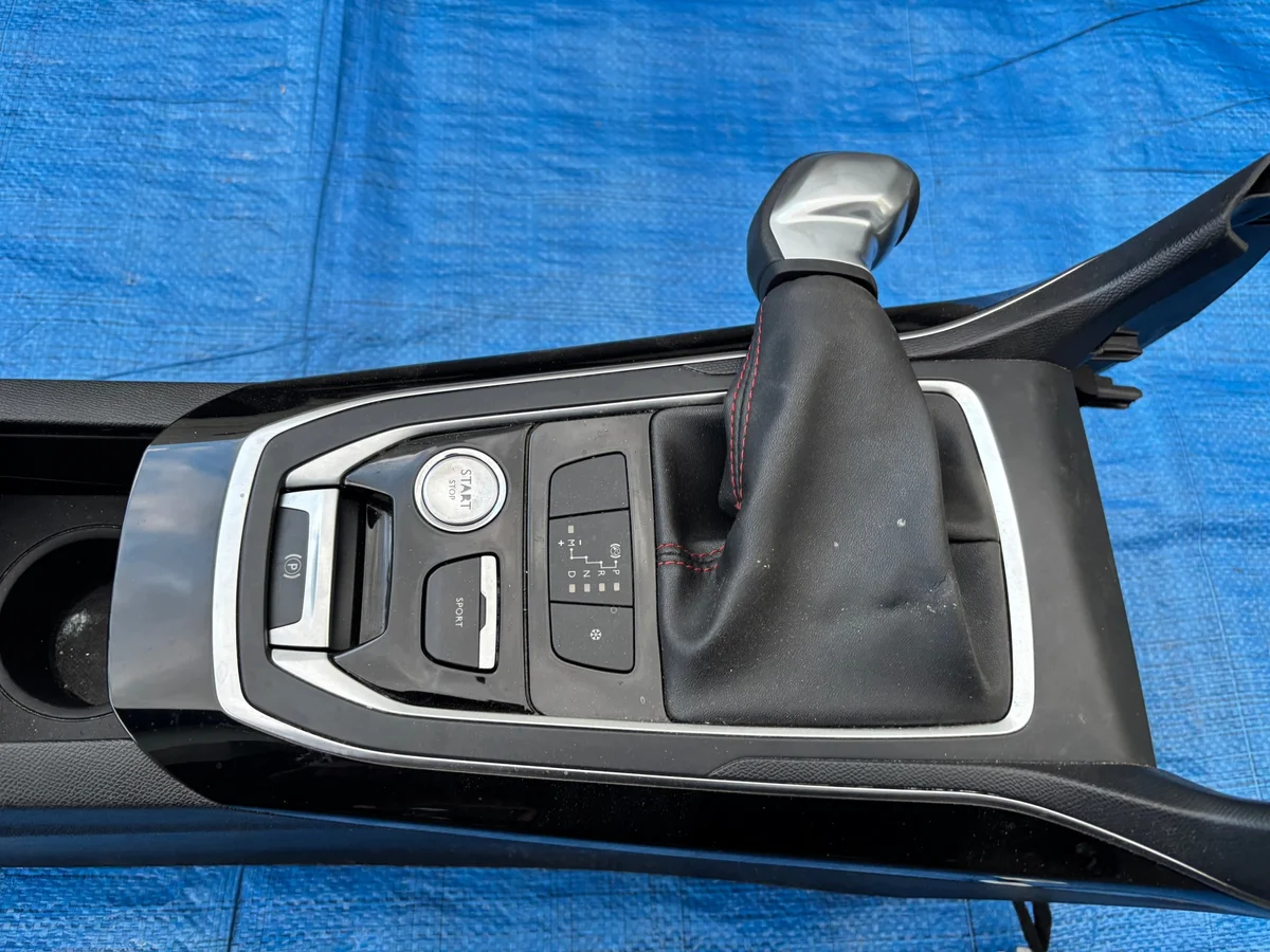 Peugeot 308 T9 GTLINE Armsteun Middenconsole image 4