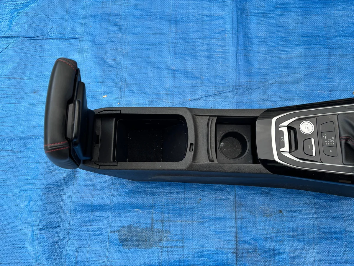 Peugeot 308 T9 GTLINE Armsteun Middenconsole image 5