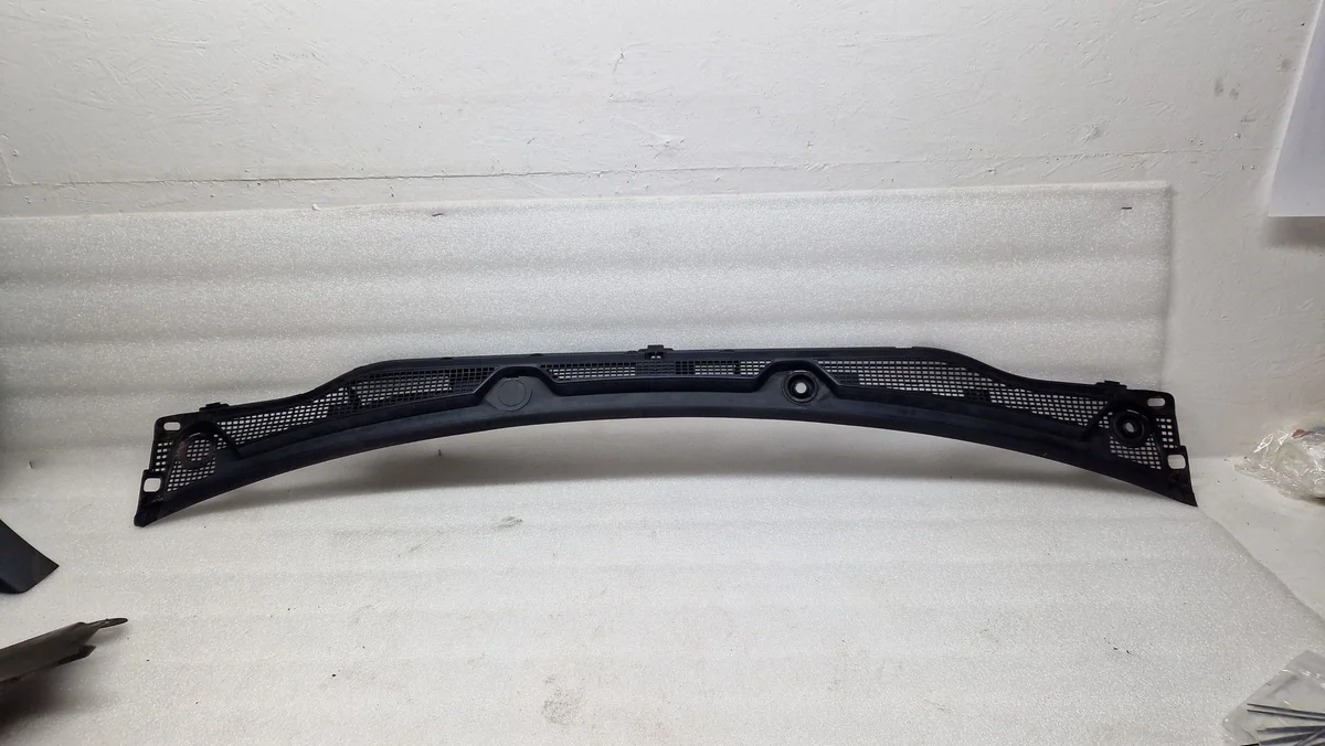 Windlauf vorne Renault Captur 668115916R